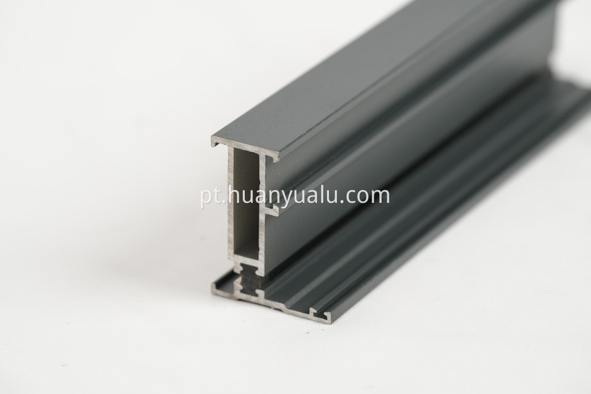 Perfis de isolamento térmico Thermal insulation profiles
